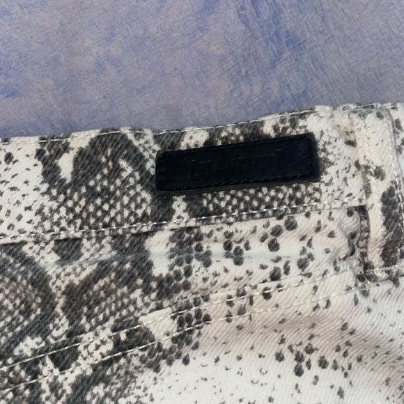 Denim snakeskin mini skirt - Picture 3 of 4
